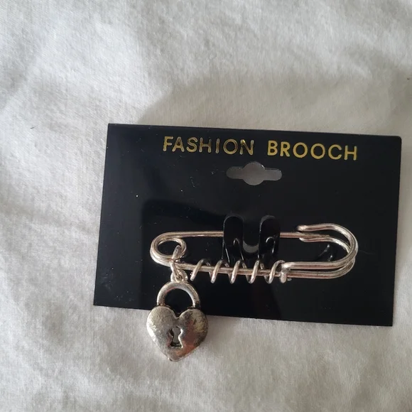 Silver Heart Locket Fashion Brooch Pin Large Safety Pin NWT - Picture 3 of 6